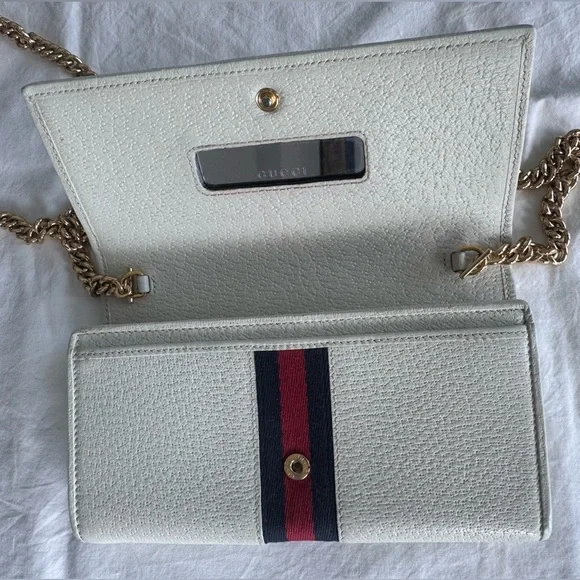 Gucci White Leather Gold Chain Wallet with Blue and Red Stripes - Picture 4 of 8